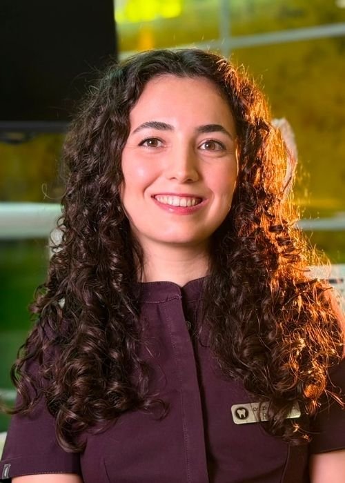 Dt. Zehra Erkek — Gürlek Diş Adana